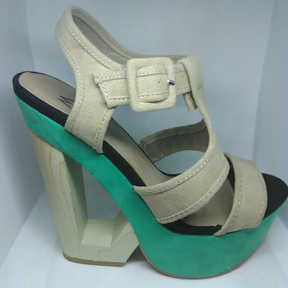 Madison By Shoedazzle Size 6